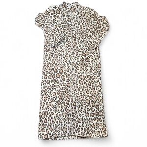 Leopard Print full length zip up long sleeve robe with fro t pockets. Small